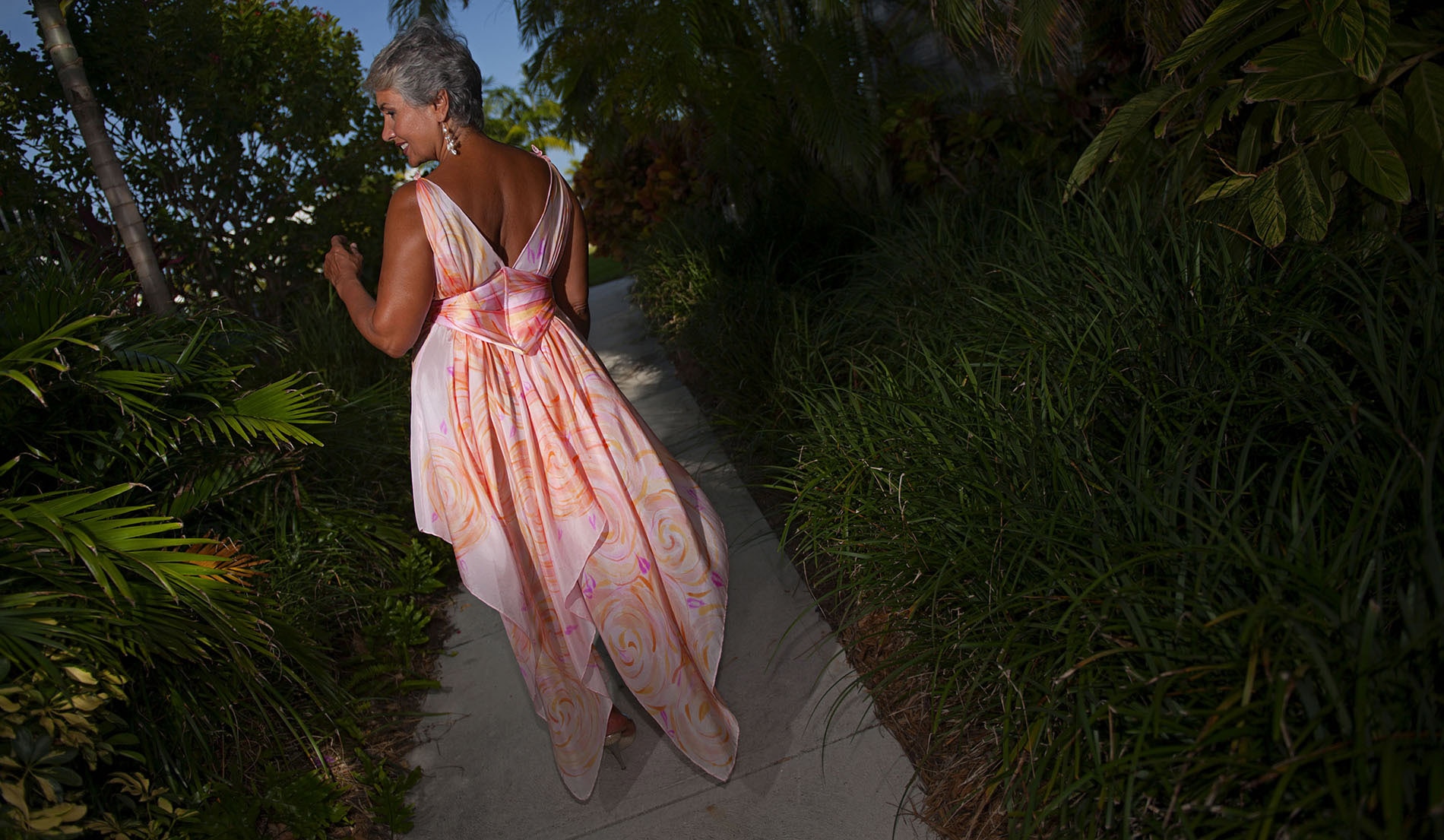 Cinched Waist beach wedding dresses with color - Guadeloupe - Look 3 back